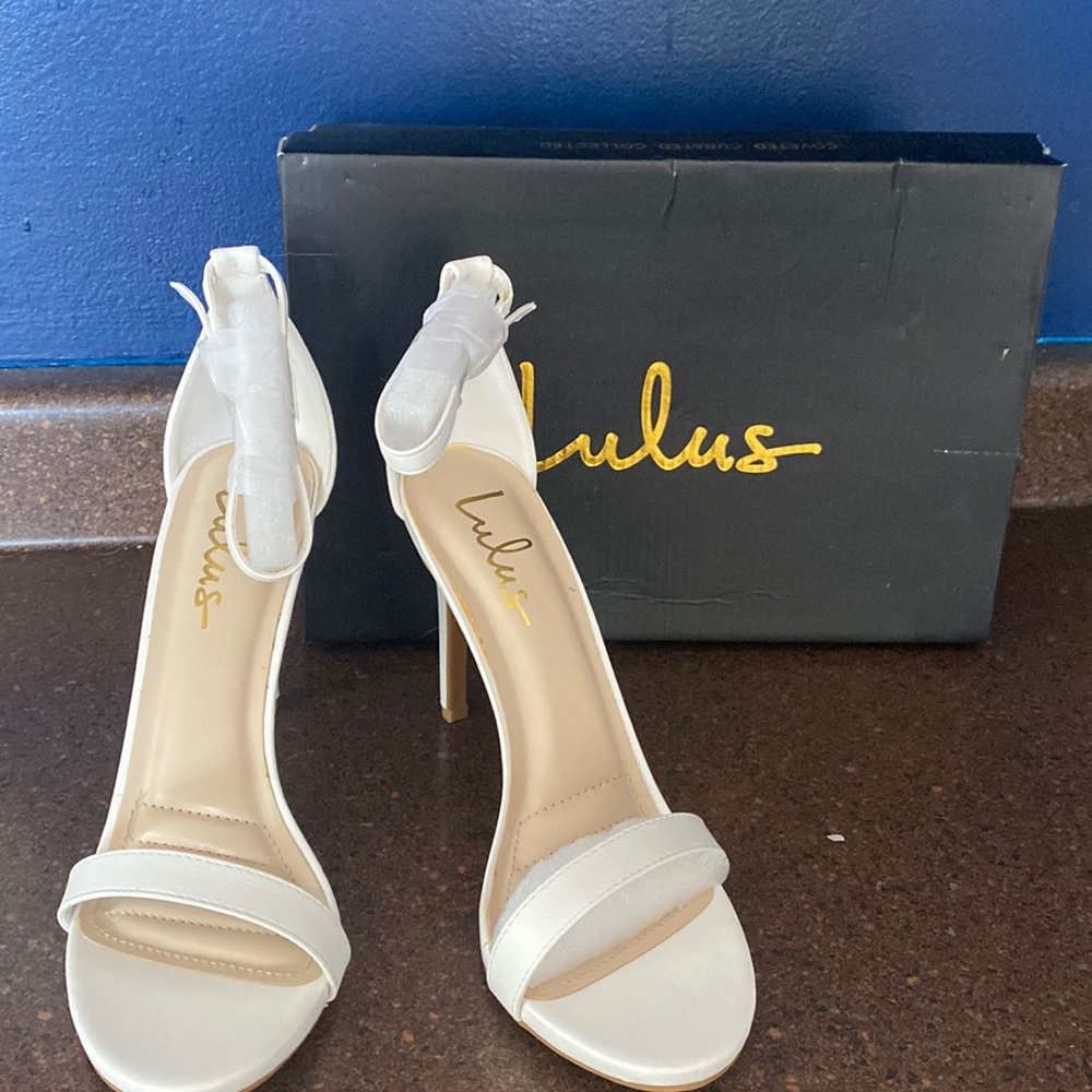 Lulu’s White High Heel- size 9